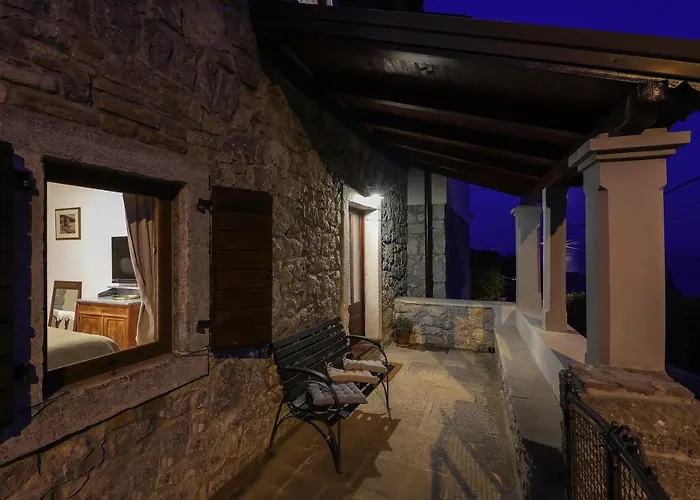 Villa Fani With Jacuzzi
