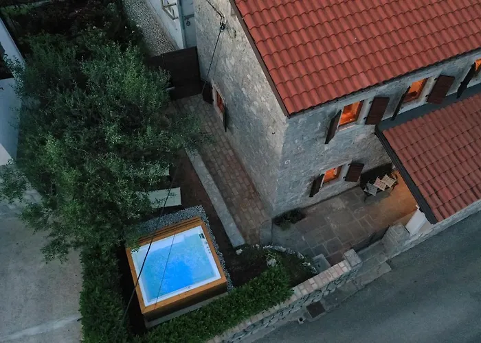 Villa Fani With Jacuzzi