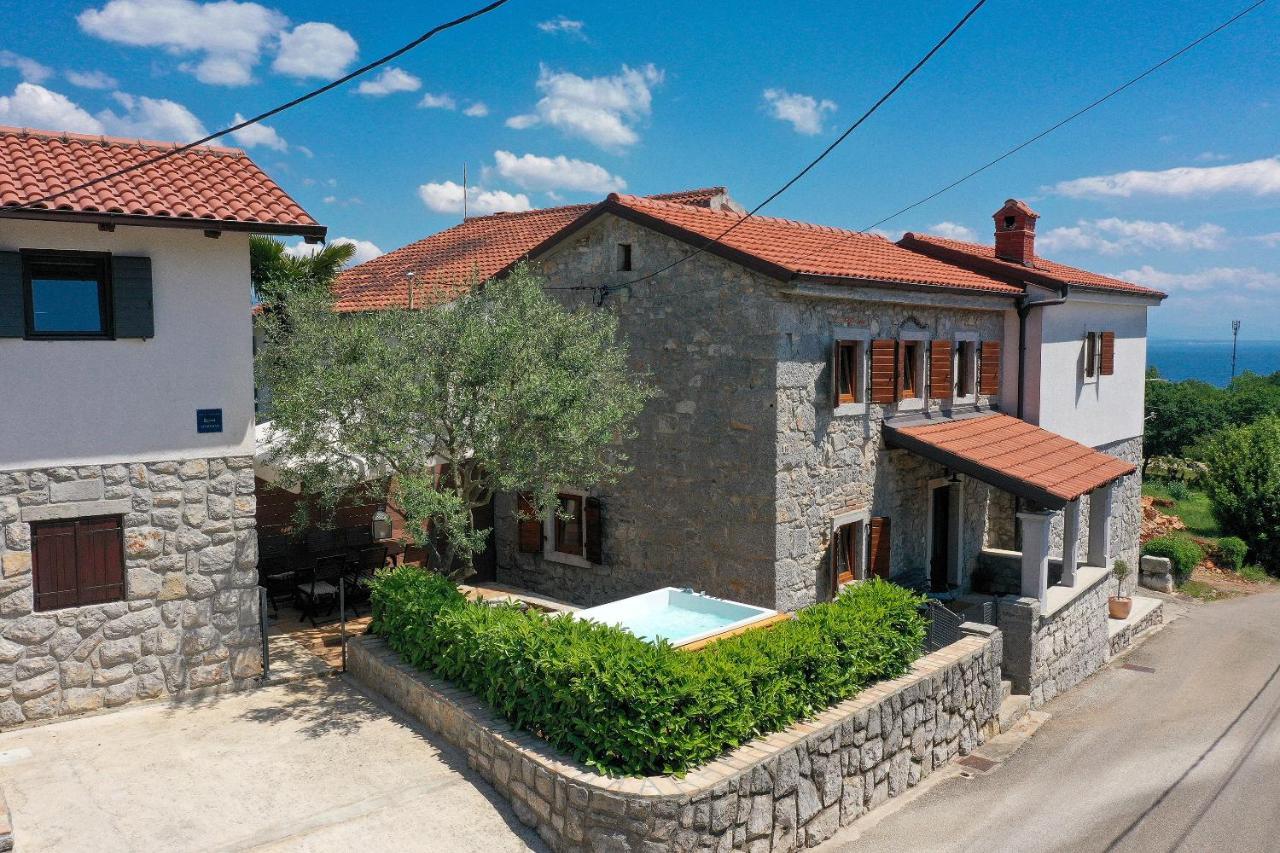 Villa Fani With Jacuzzi *