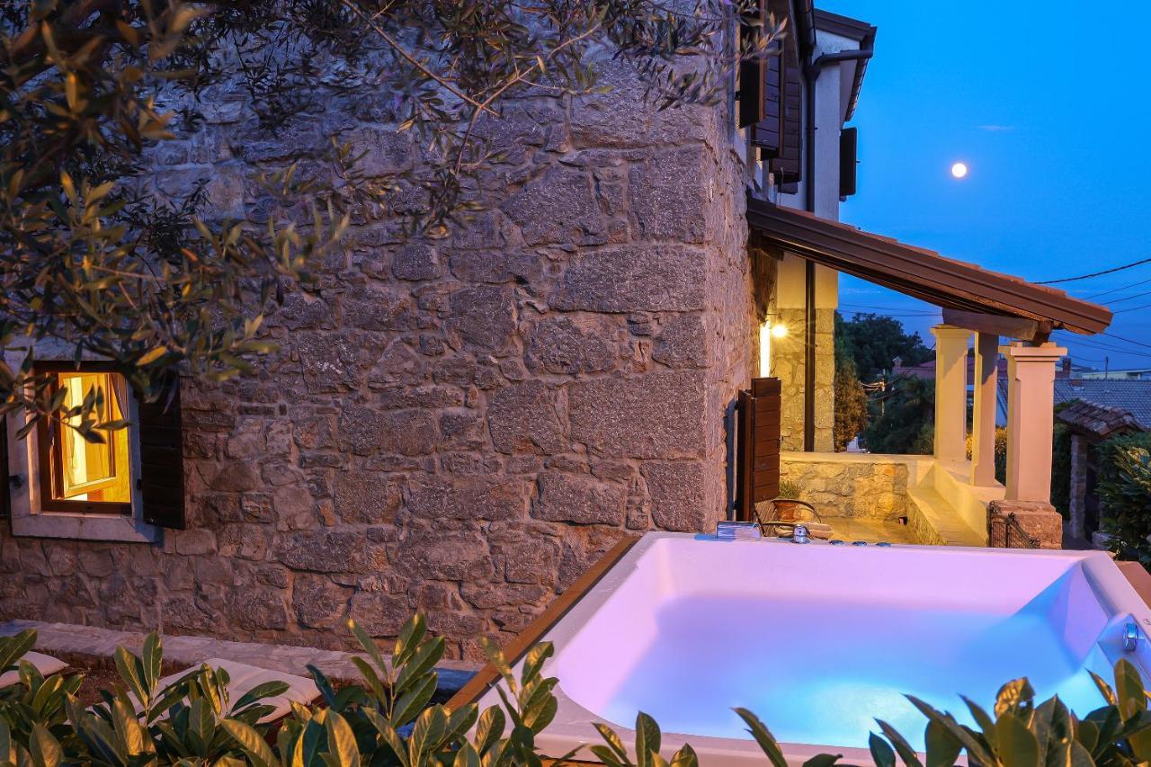 Villa Fani With Jacuzzi Ičići